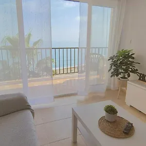 Piso Con Piscina Frente A La Playa En Apartamento